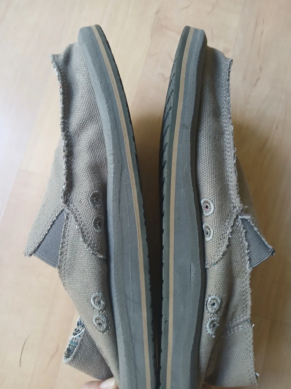 Sanuk easy off